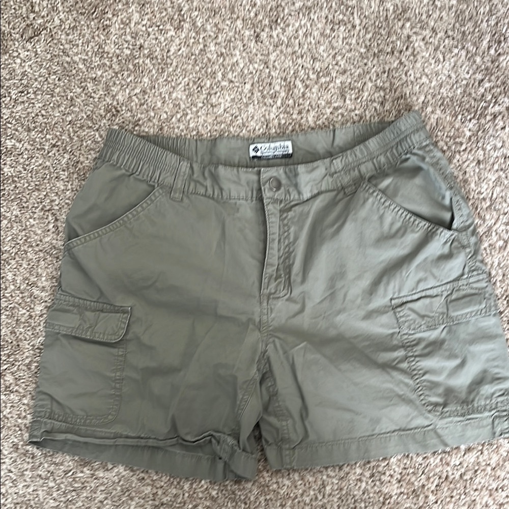Columbia Khaki Cargo Shorts for Women